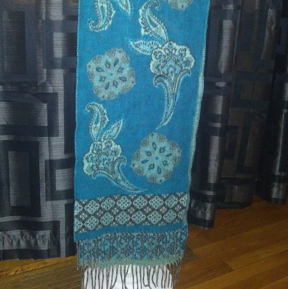 Soft blue and teal scarf - Picture 1 of 2